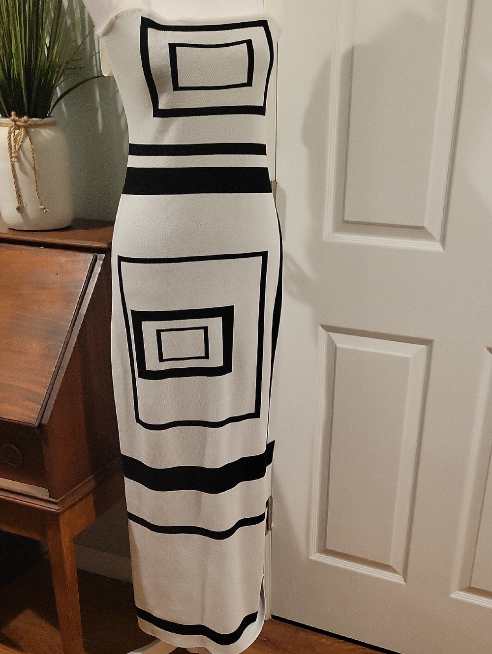 Commense Sleeveless White Maxi Dress with Black Geo Stripes - Picture 4 of 6